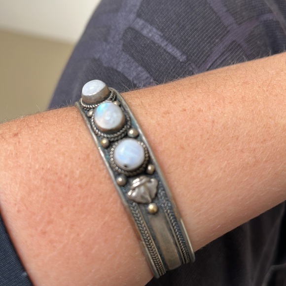 Clear gems thin cuff bracelet India style - Picture 4 of 4